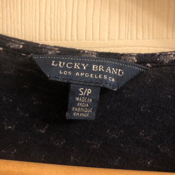 Lucky brand top. SZ small. Wrap style. Blues - Picture 4 of 10